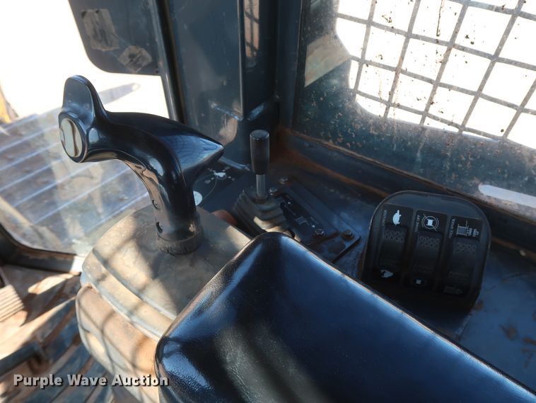 image for item GD9877 2005 John Deere 750J LT dozer