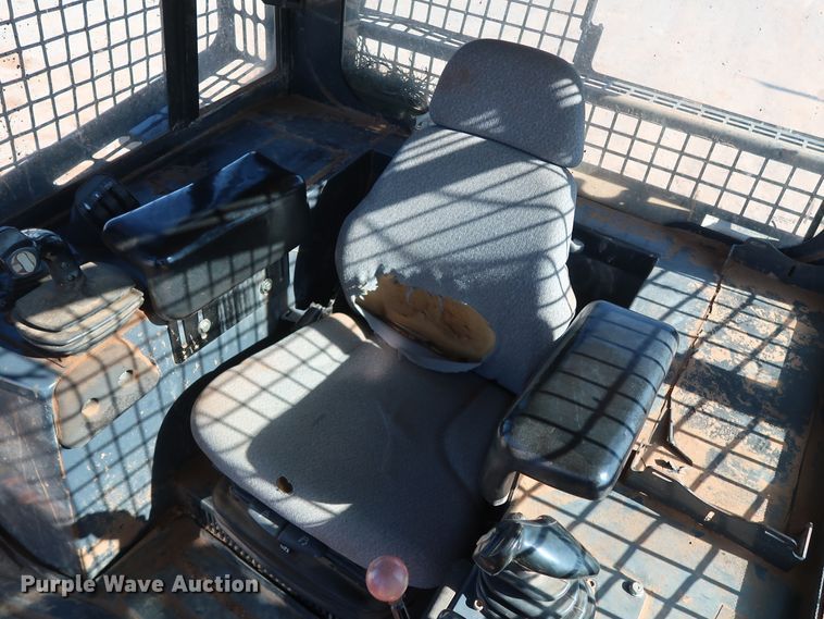 image for item GD9877 2005 John Deere 750J LT dozer