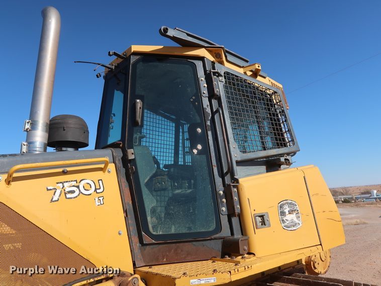 image for item GD9877 2005 John Deere 750J LT dozer