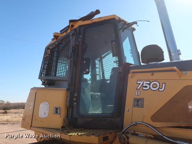 image for item GD9877 2005 John Deere 750J LT dozer