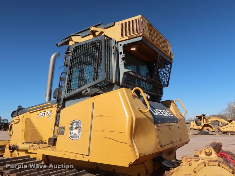image for item GD9877 2005 John Deere 750J LT dozer