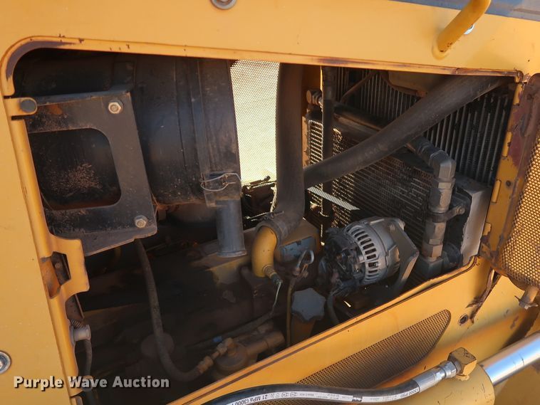 image for item GD9877 2005 John Deere 750J LT dozer