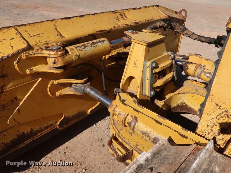 image for item GD9877 2005 John Deere 750J LT dozer