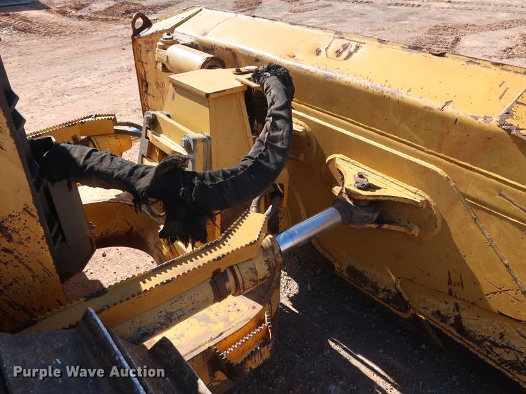 image for item GD9877 2005 John Deere 750J LT dozer