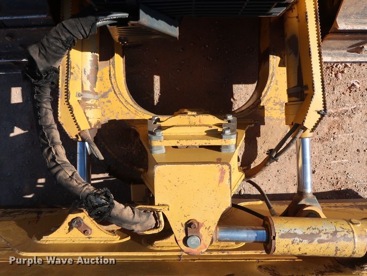 image for item GD9877 2005 John Deere 750J LT dozer