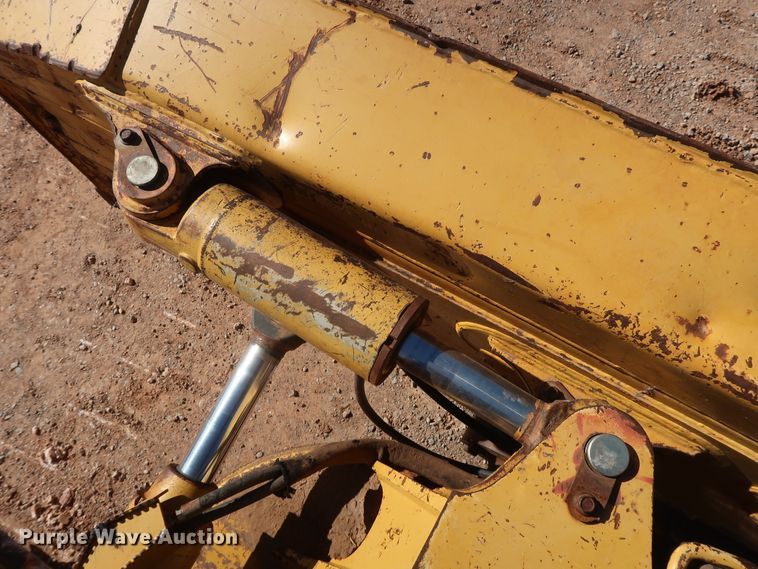 image for item GD9877 2005 John Deere 750J LT dozer