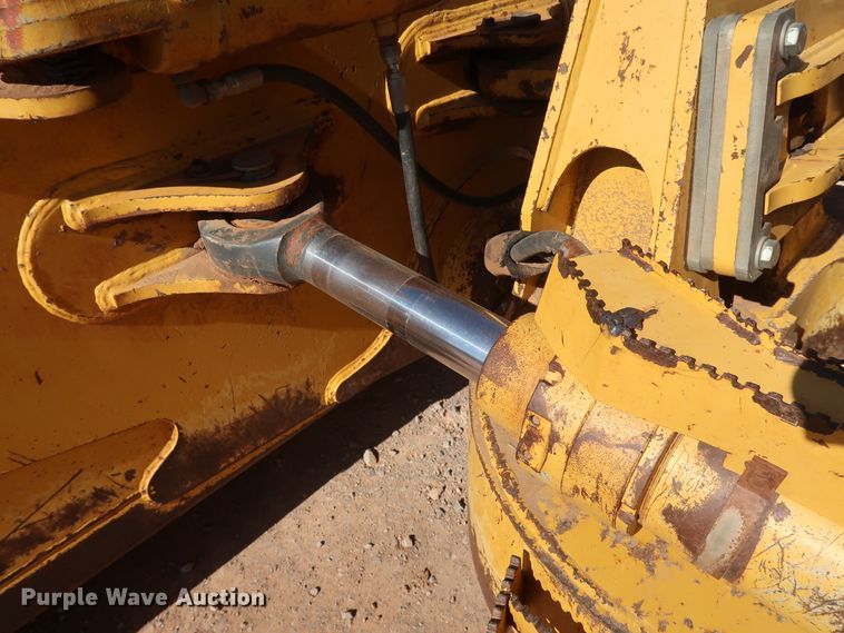 image for item GD9877 2005 John Deere 750J LT dozer