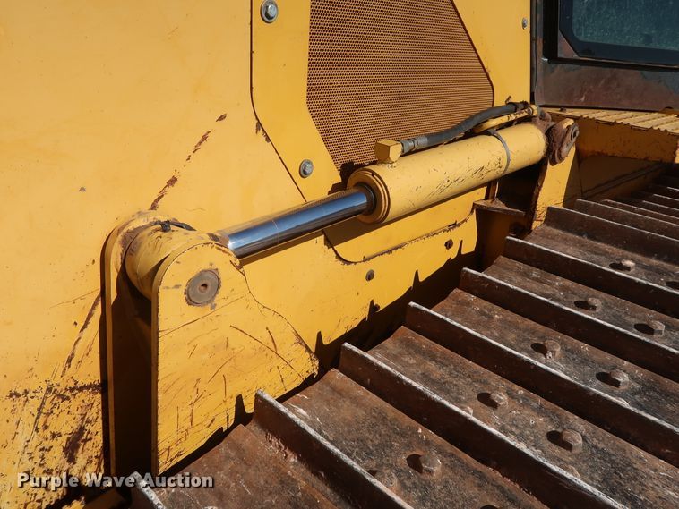 image for item GD9877 2005 John Deere 750J LT dozer