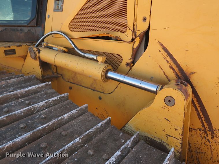 image for item GD9877 2005 John Deere 750J LT dozer