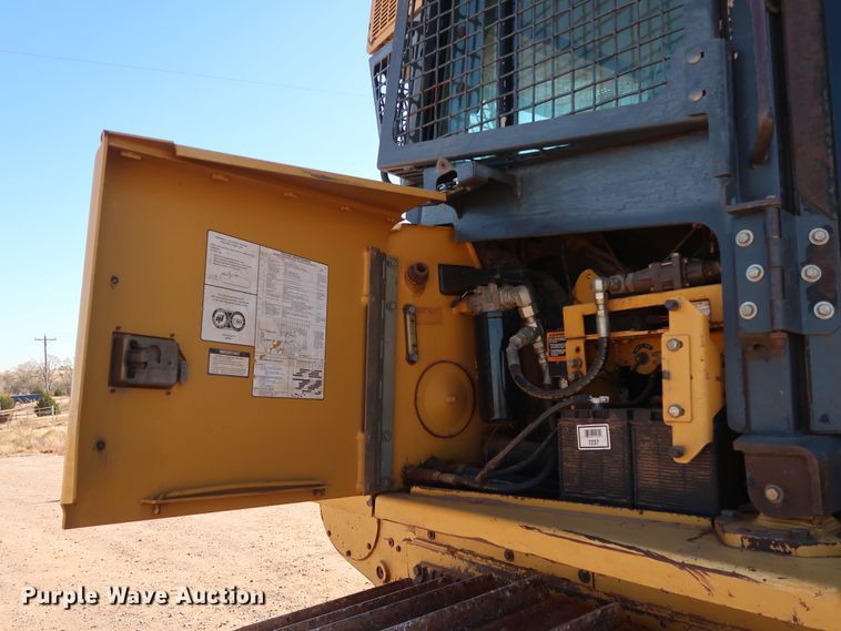 image for item GD9877 2005 John Deere 750J LT dozer