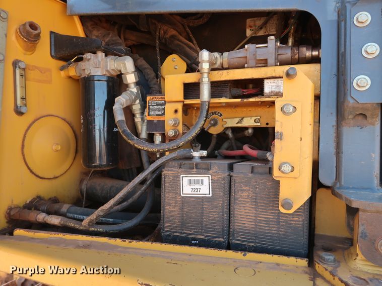 image for item GD9877 2005 John Deere 750J LT dozer