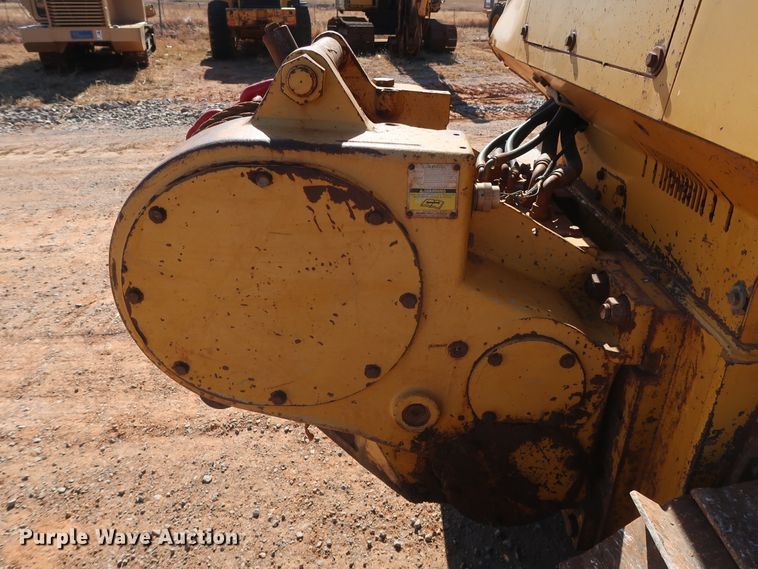 image for item GD9877 2005 John Deere 750J LT dozer