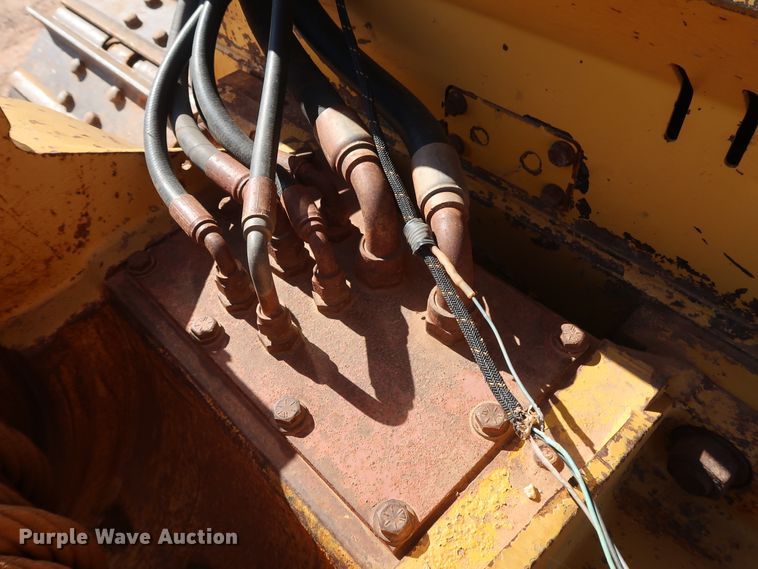 image for item GD9877 2005 John Deere 750J LT dozer