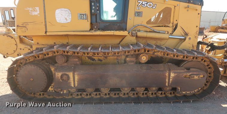 image for item GD9877 2005 John Deere 750J LT dozer