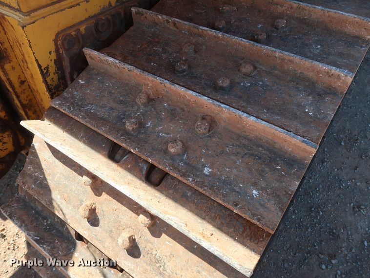 image for item GD9877 2005 John Deere 750J LT dozer