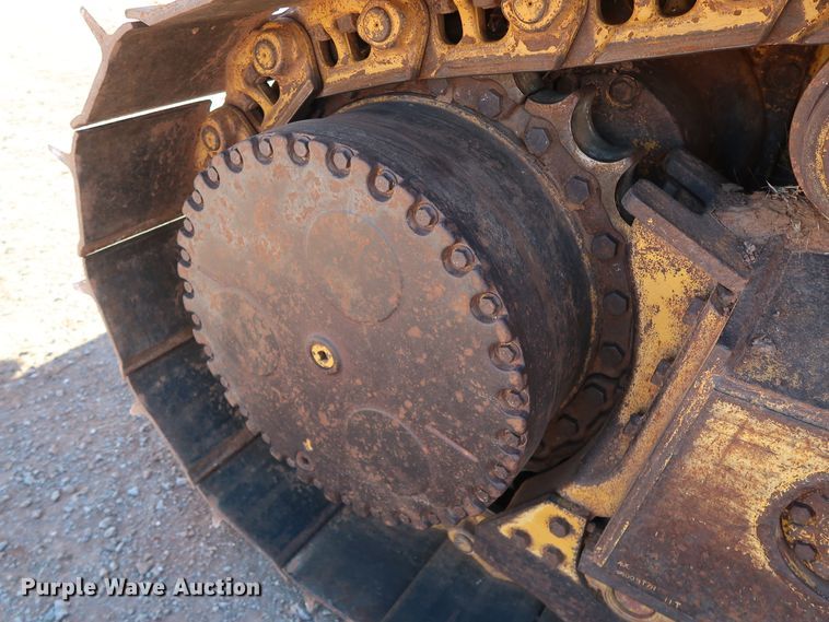 image for item GD9877 2005 John Deere 750J LT dozer