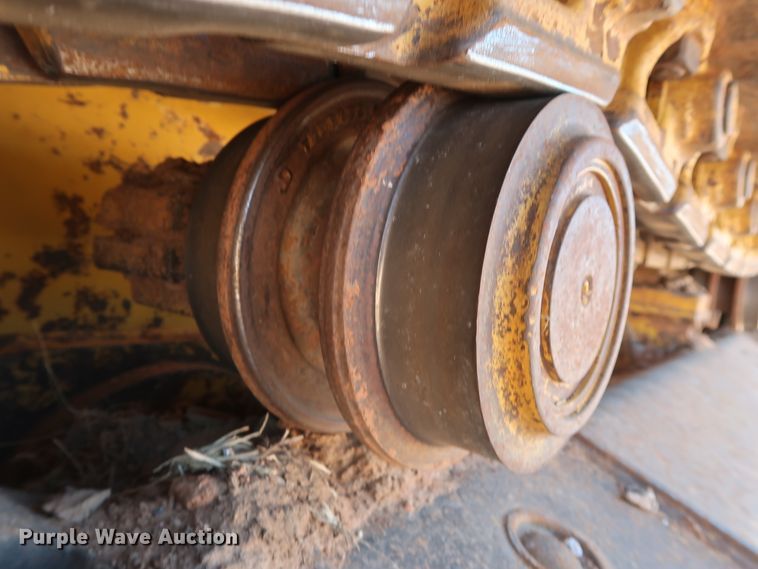 image for item GD9877 2005 John Deere 750J LT dozer