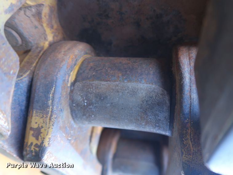 image for item GD9877 2005 John Deere 750J LT dozer