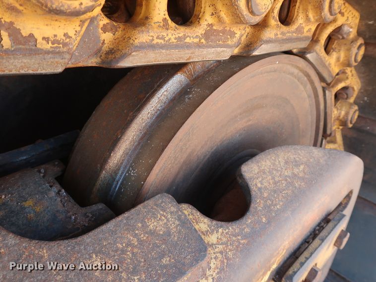 image for item GD9877 2005 John Deere 750J LT dozer