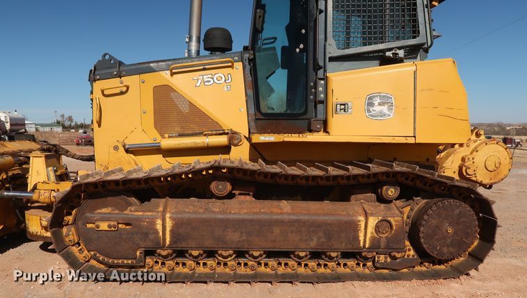 image for item GD9877 2005 John Deere 750J LT dozer
