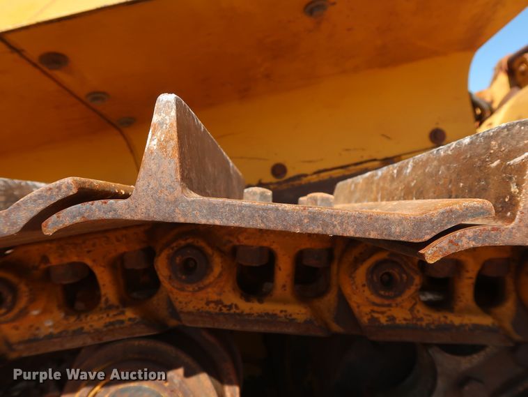 image for item GD9877 2005 John Deere 750J LT dozer