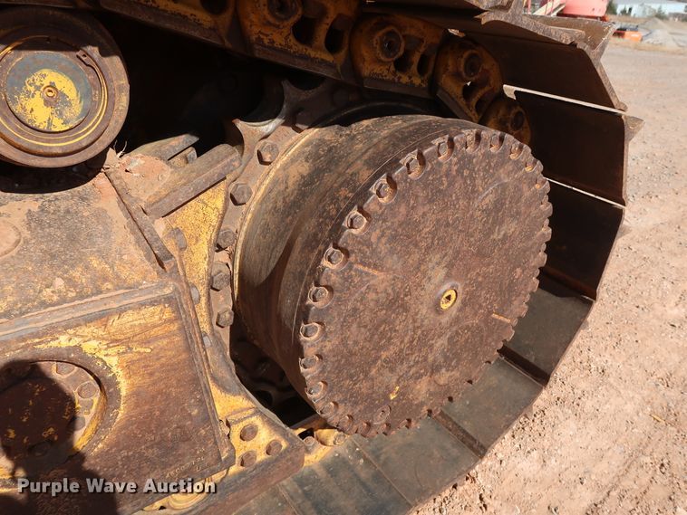 image for item GD9877 2005 John Deere 750J LT dozer