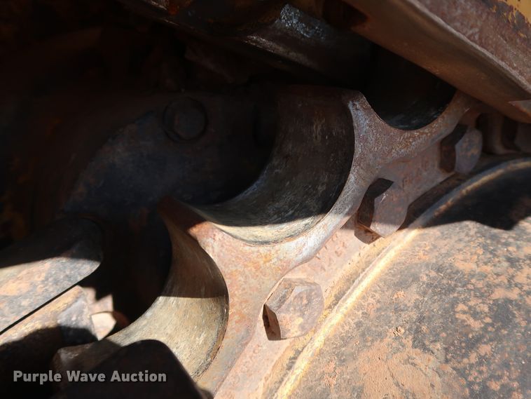 image for item GD9877 2005 John Deere 750J LT dozer