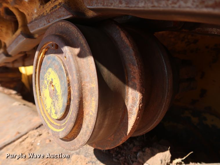 image for item GD9877 2005 John Deere 750J LT dozer