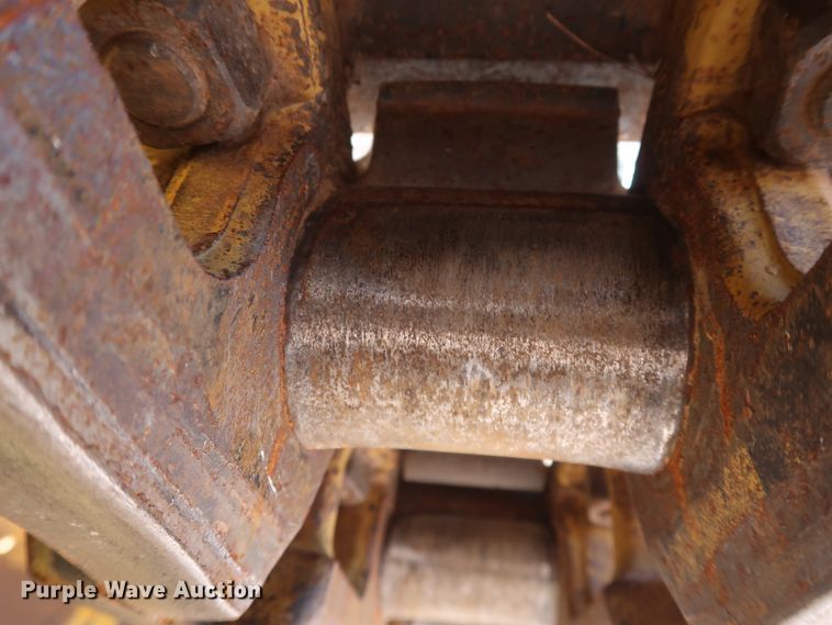 image for item GD9877 2005 John Deere 750J LT dozer