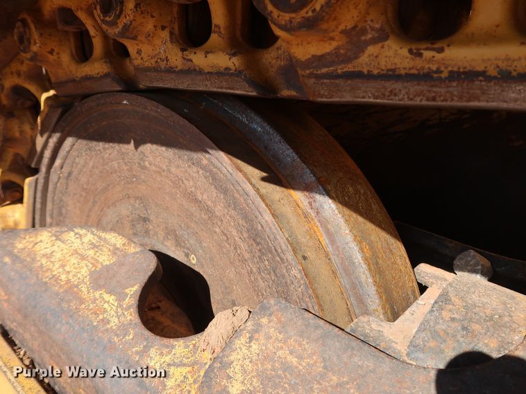 image for item GD9877 2005 John Deere 750J LT dozer