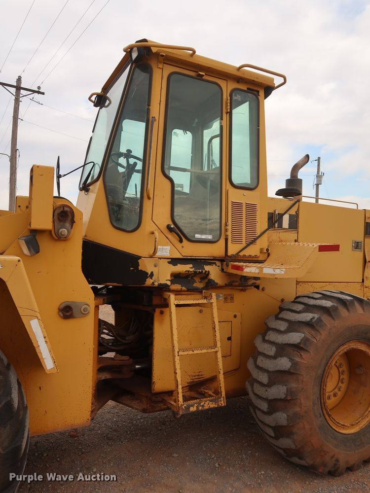 image for item GD9906 1995 John Deere 624G wheel loader