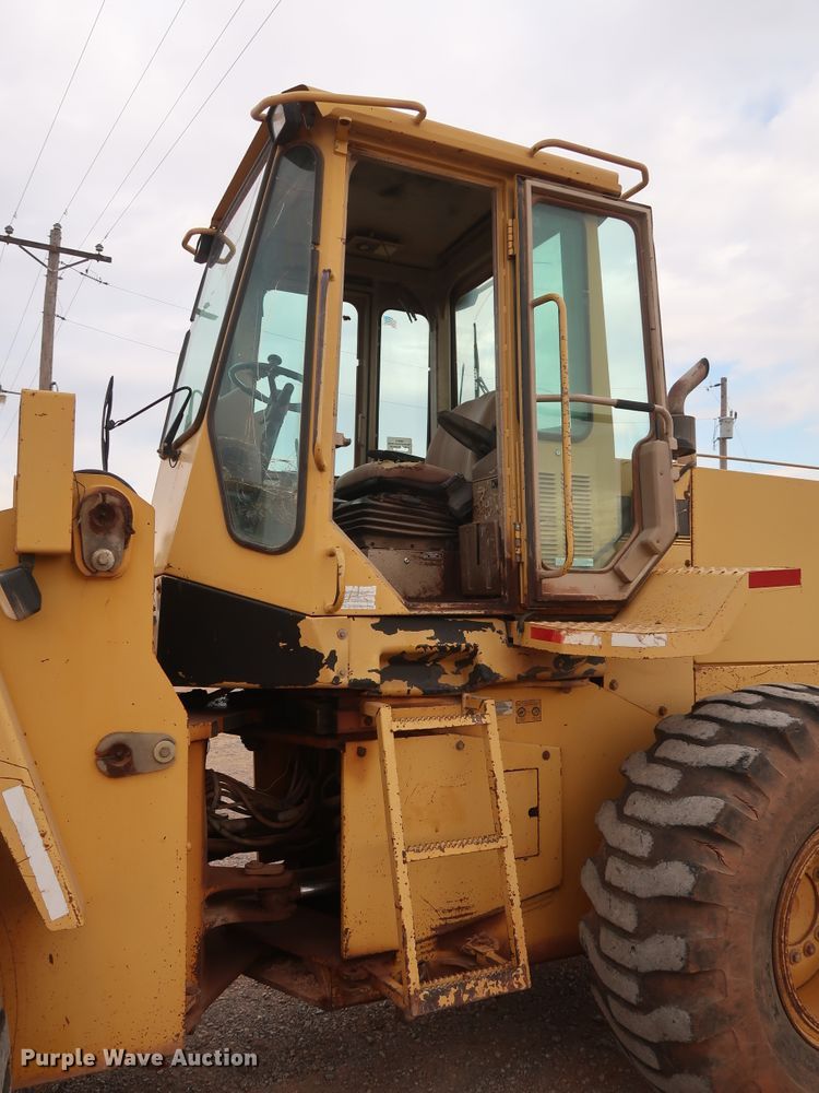 image for item GD9906 1995 John Deere 624G wheel loader