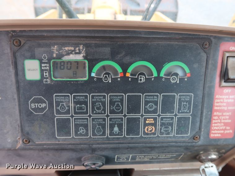 image for item GD9906 1995 John Deere 624G wheel loader