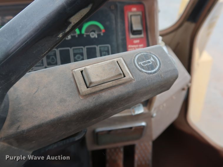 image for item GD9906 1995 John Deere 624G wheel loader