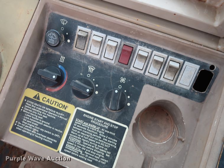 image for item GD9906 1995 John Deere 624G wheel loader