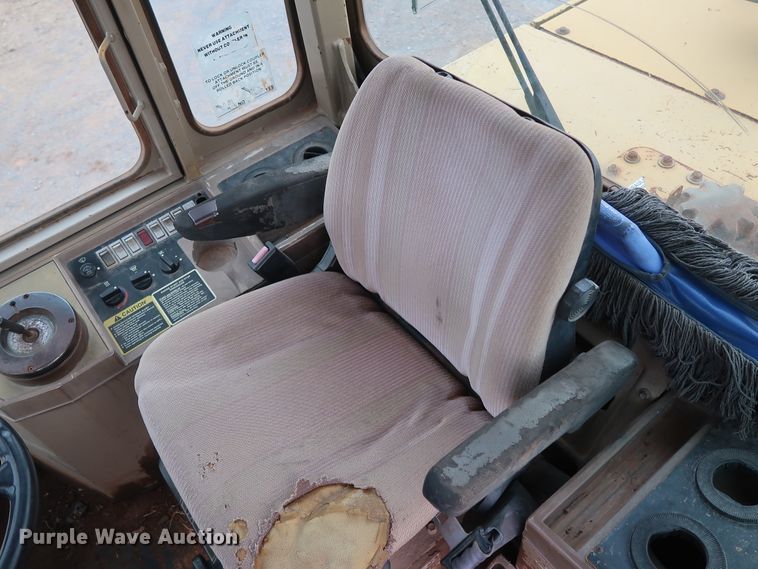 image for item GD9906 1995 John Deere 624G wheel loader