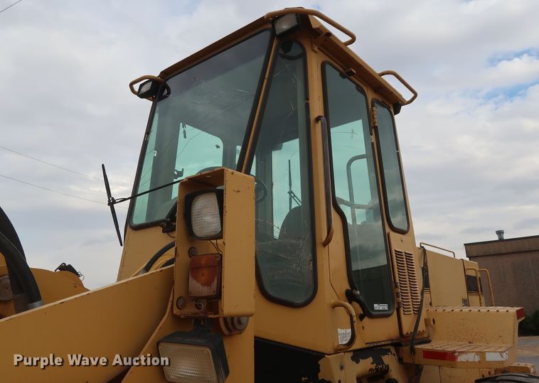 image for item GD9906 1995 John Deere 624G wheel loader