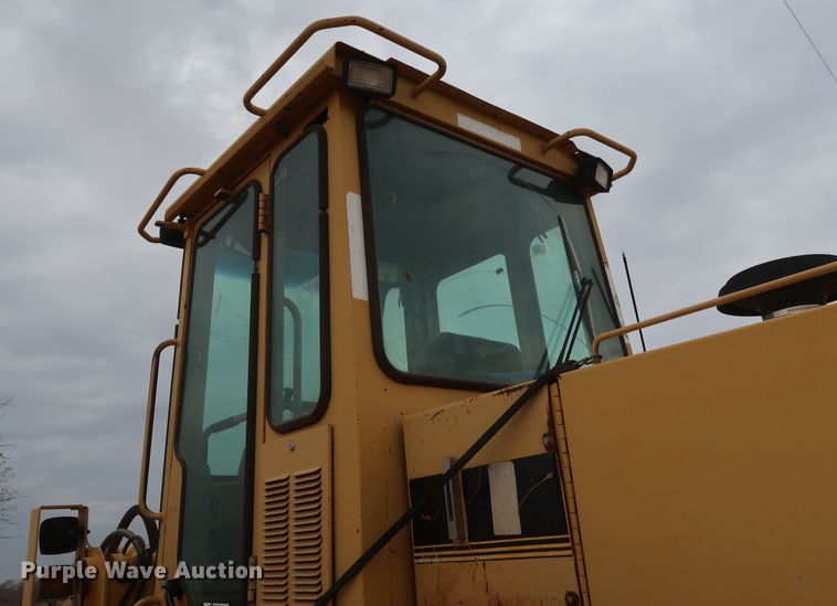 image for item GD9906 1995 John Deere 624G wheel loader