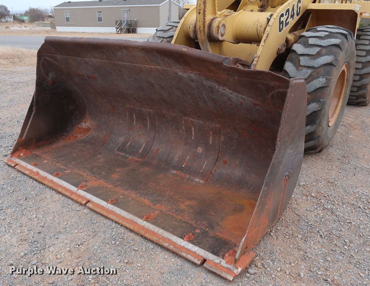 image for item GD9906 1995 John Deere 624G wheel loader