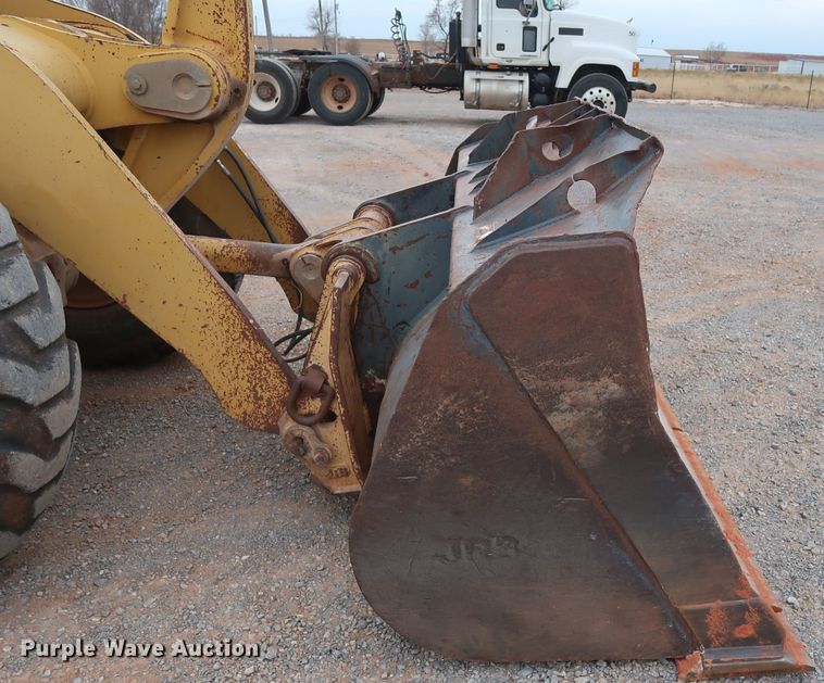 image for item GD9906 1995 John Deere 624G wheel loader