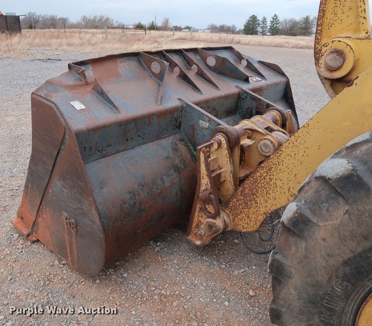 image for item GD9906 1995 John Deere 624G wheel loader