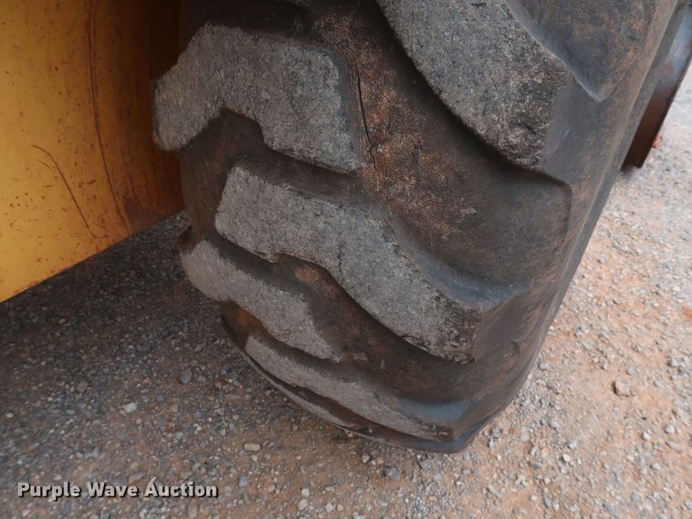 image for item GD9906 1995 John Deere 624G wheel loader