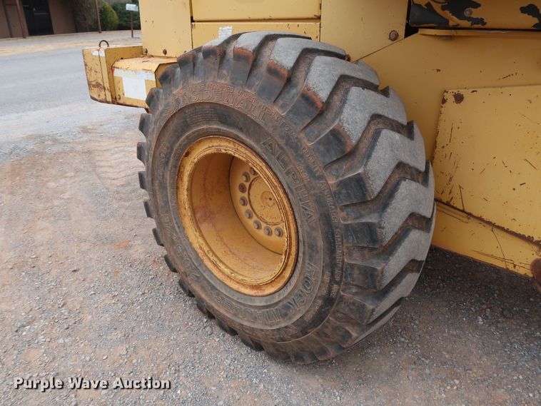 image for item GD9906 1995 John Deere 624G wheel loader