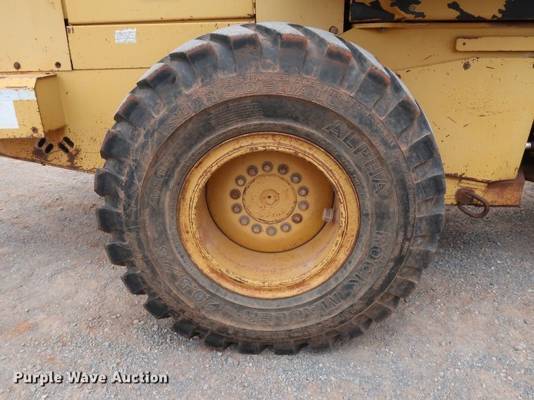 image for item GD9906 1995 John Deere 624G wheel loader