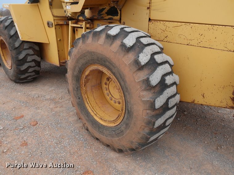 image for item GD9906 1995 John Deere 624G wheel loader