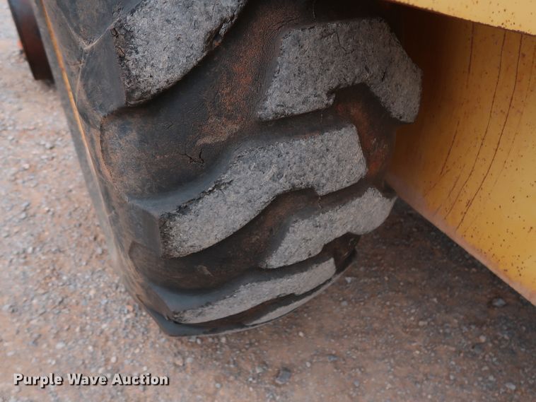 image for item GD9906 1995 John Deere 624G wheel loader