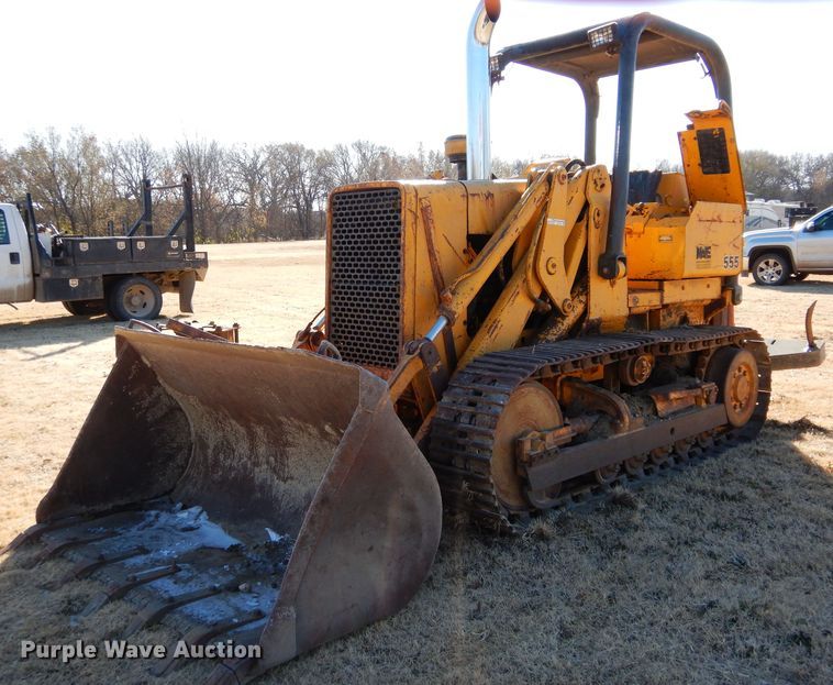 1976 John Deere 555 track loader in Augusta, KS Item GF9779 sold Purple Wave
