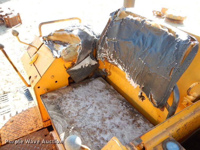 image for item GF9779 1976 John Deere 555 track loader