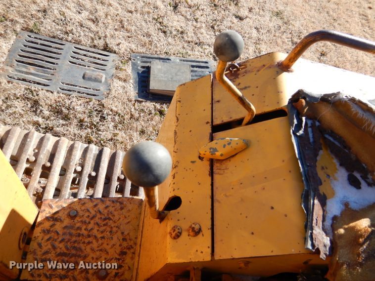 image for item GF9779 1976 John Deere 555 track loader