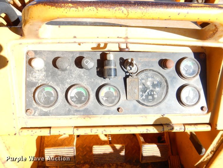 image for item GF9779 1976 John Deere 555 track loader